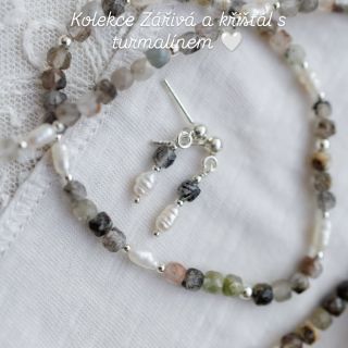 ✨ S kolekcí Zářivá jste vždy sama sebou – sebevědomá, elegantní a jedinečná. Jemné perly a třpytivé minerály podtrhnou...